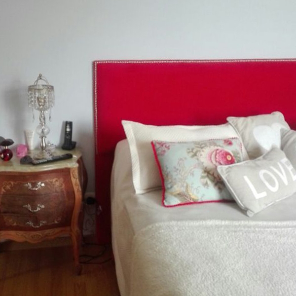 Respaldos de cama con tachas